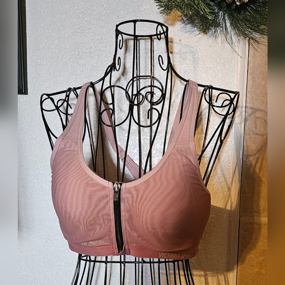 Victoria Sport Knock Out Athletic Bra - Picture 1 of 10